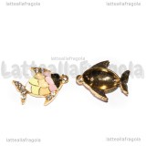 Charm Pesce con Strass in metallo dorato smaltato 20x16mm
