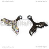 Ciondolo Coda di Balena in metallo argentato con pavè di strass 20x19mm