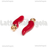 Charm Cornetto Portafortuna 3D in metallo dorato smaltato rosso 22x6.5x5.5mm