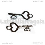Charm Chiave in metallo argentato con strass 24x12mm