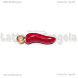 Charm Cornetto Portafortuna 3D in metallo dorato smaltato rosso 22x6.5x5.5mm