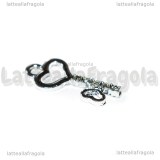 Charm Chiave in metallo argentato con strass 24x12mm