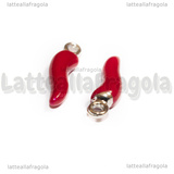 Charm Cornetto Portafortuna 3D in metallo argentato smaltato rosso 22x6.5x5.5mm