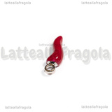 Charm Cornetto Portafortuna 3D in metallo argentato smaltato rosso 22x6.5x5.5mm