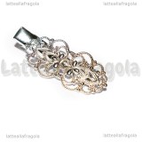 Fermaglio con piastra filigranata in metallo silver plated 33x15mm