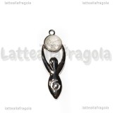 Ciondolo Dea Madre in metallo argentato con Quarzo Ialino 45x16mm