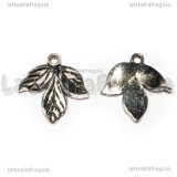 Charm Foglie in metallo argento antico 21x20mm