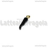 Charm Cornetto Portafortuna 3D in metallo dorato smaltato nero 20x14mm