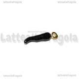 Charm Cornetto Portafortuna 3D in metallo dorato smaltato nero 20x14mm