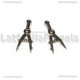 Ciondolo Compasso double-face in metallo argento antico 28x11mm