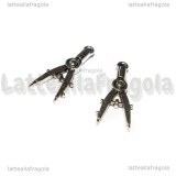 Ciondolo Compasso double-face in metallo argento antico 28x11mm
