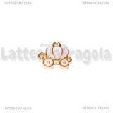 Charm Carrozza di Cenerentola in metallo dorato smaltato rosa 13x12mm