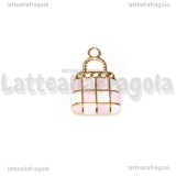 Charm Borsa in metallo dorato smaltato bianco rosa 21x13.5mm
