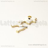 Ciondolo Cerbiatto in metallo gold plated smaltato bianco 24x14mm