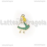 Ciondolo Alice in Wonderland in metallo smaltato argentato azzurro 33x18mm