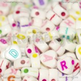 350 perle a cuore con lettere in acrilico colorato 7x7.5x4mm