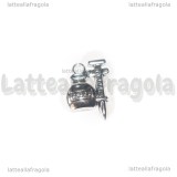 Charm Siringa con Medicina in metallo argento antico 18x13mm