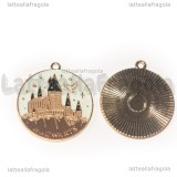 Ciondolo Hogwarts di giorno in metallo dorato smaltato 28x25mm