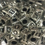 300 Dadi con lettere in acrilico argentato 6mm