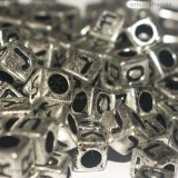300 Dadi con lettere in acrilico argentato 6mm