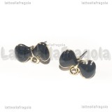Orecchini a perno Fiocchi in metallo dorato smaltato nero 14x9mm