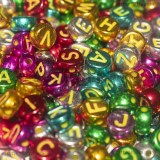 350 perle a gettone con lettere in acrilico colorato metalizzato 7x3mm