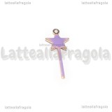 Charm Bacchetta Magica in rame dorato smaltato lilla 20x8mm