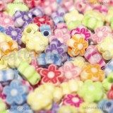 50 Fiori in acrilico colori misti con foro passante 7x4mm
