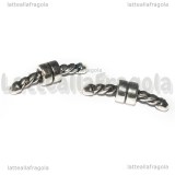 Chiusura per cordini tubolari in metallo argento antico 21x5mm