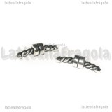 Chiusura per cordini tubolari in metallo argento antico 21x5mm