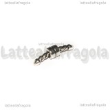 Chiusura per cordini tubolari in metallo argento antico 21x5mm