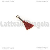 Ciondolo Scopa in metallo dorato smaltato 24x11mm