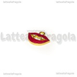 Charm Labbra di Vampiro in metallo smaltato dorato 14x13mm